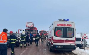 Mardin’de işçi servis minibüsü ile kamyonet çarpıştı: 9 yaralı