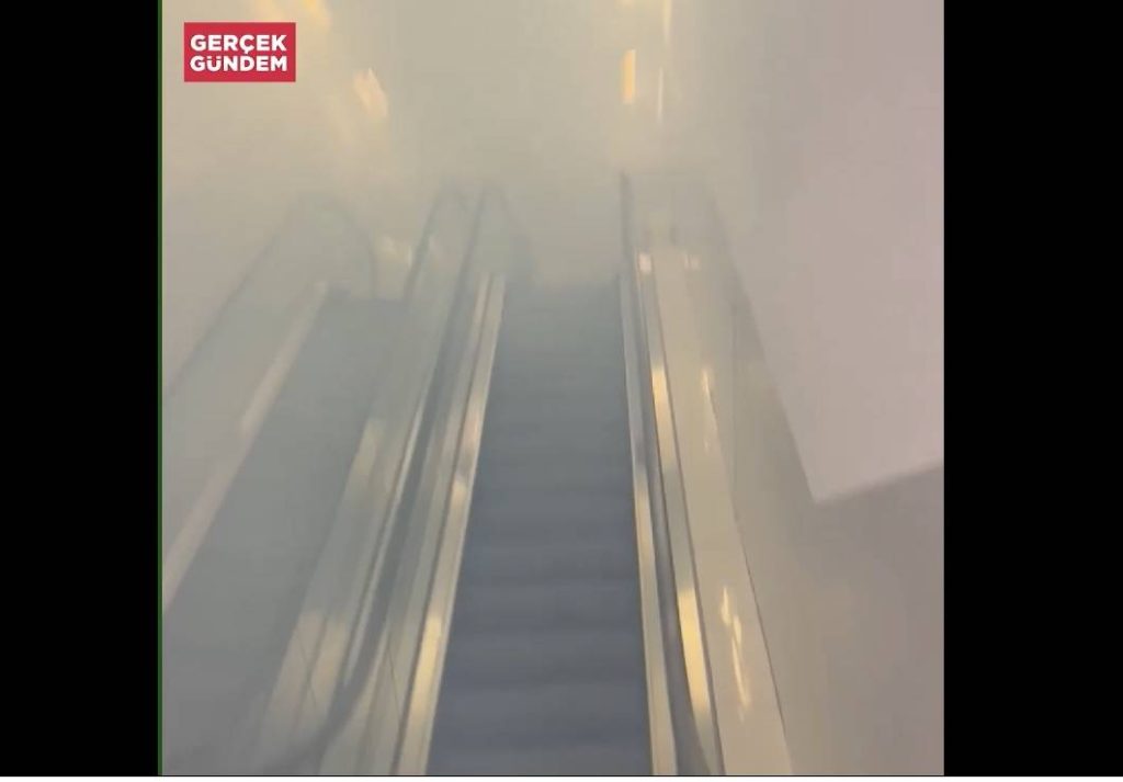 Akasya AVM’de Yangın Paniği!