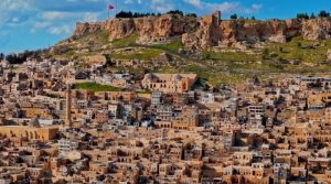 Mardin’de üç dilde seslendirilen ’Ramazan Geldi’ ilahisi büyük beğeni topladı
