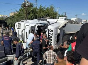 Mardin’de akaryakıt tankeri devrildi: 1 ölü, 1 yaralı