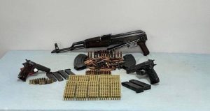 Kızıltepe’de bir evde el bombaları ve mühimmat yakalandı