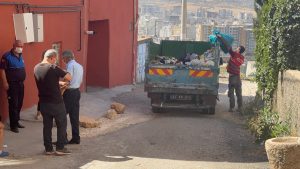 Mardin’de evden 2 kamyonet çöp çıkarıldı
