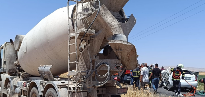 Mardin’de beton mikseri ile otomobil çarpıştı: 2 ölü, 1 yaralı