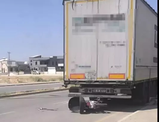 Park halindeki TIR’a çarpan motosikletin sürücüsü ağır yaralandı