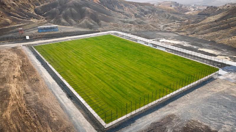 Mardin’de yapımı süren çim sahada sona yaklaşıldı