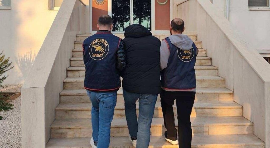 Mardin’de kargo kutusuna muz ve salatalık koyup dolandıran şüpheli yakalandı