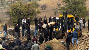 Mardin’de 3 aracın karıştığı kazada ölen 4 kişi toprağa verildi