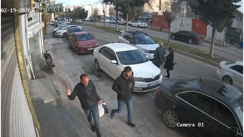 Mardin’de cipin çarptığı öğretmen yaralandı; kaza kamerada