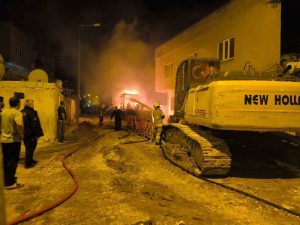 Mardin’de park halindeki 2 iş makinesi yandı