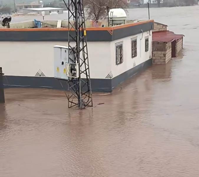 Mardin’de sağanak yağış yaşamı olumsuz etkiledi
