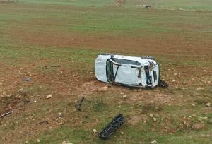 Mardin’de kontrolden çıkan otomobil tarla uçtu